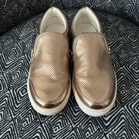 Steve Madden Ellias Rose Gold Slip On Sneakers - Picture 2 of 9